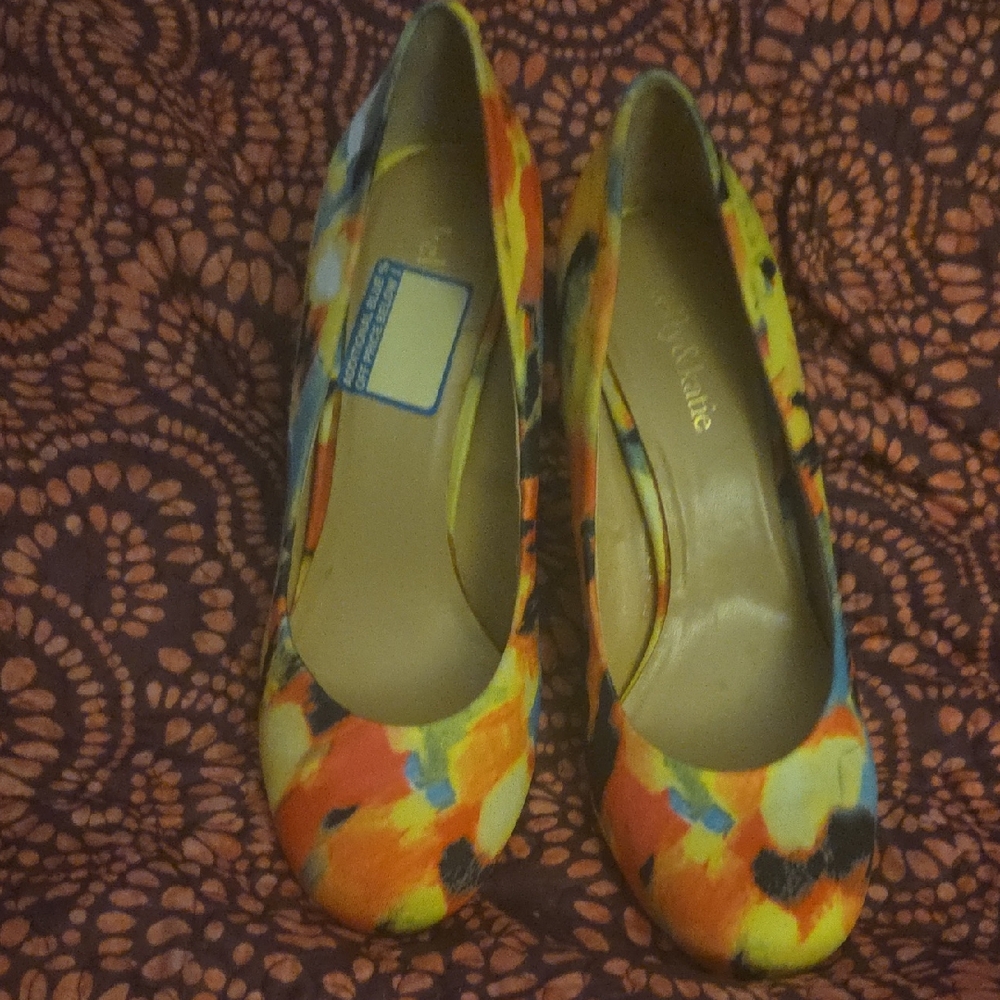 Kelly & Katie Multicolor Floral Pumps in Orange, Yellow & Blue